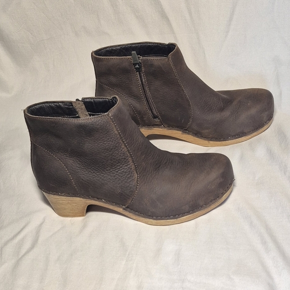 Dansko Brown Leather Heel Zip Ankle Boots Womens Shoes 40, 9.5 To 10 - Picture 1 of 10